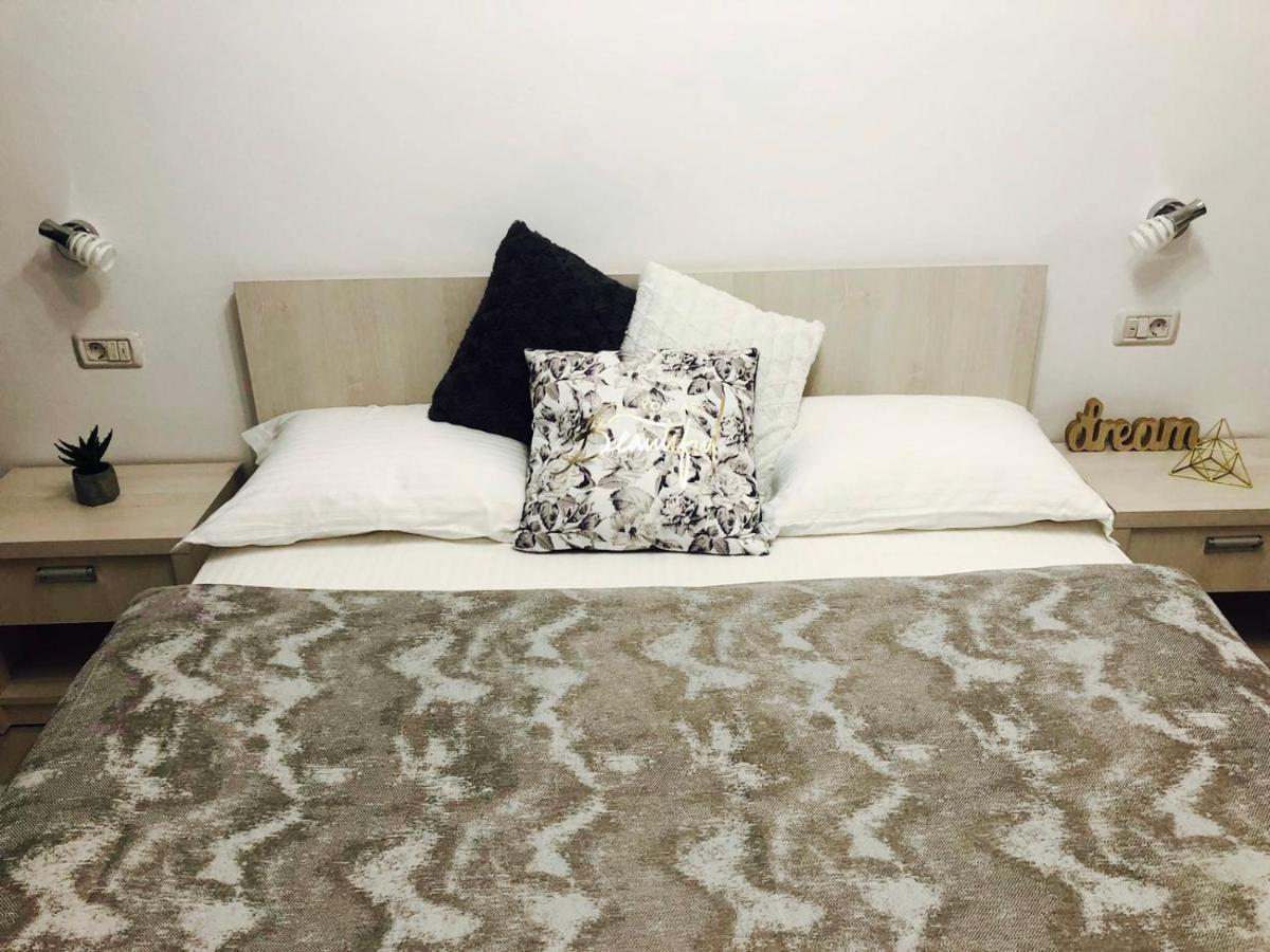 Abby Apartment Câmpulung Moldovenesc Екстериор снимка