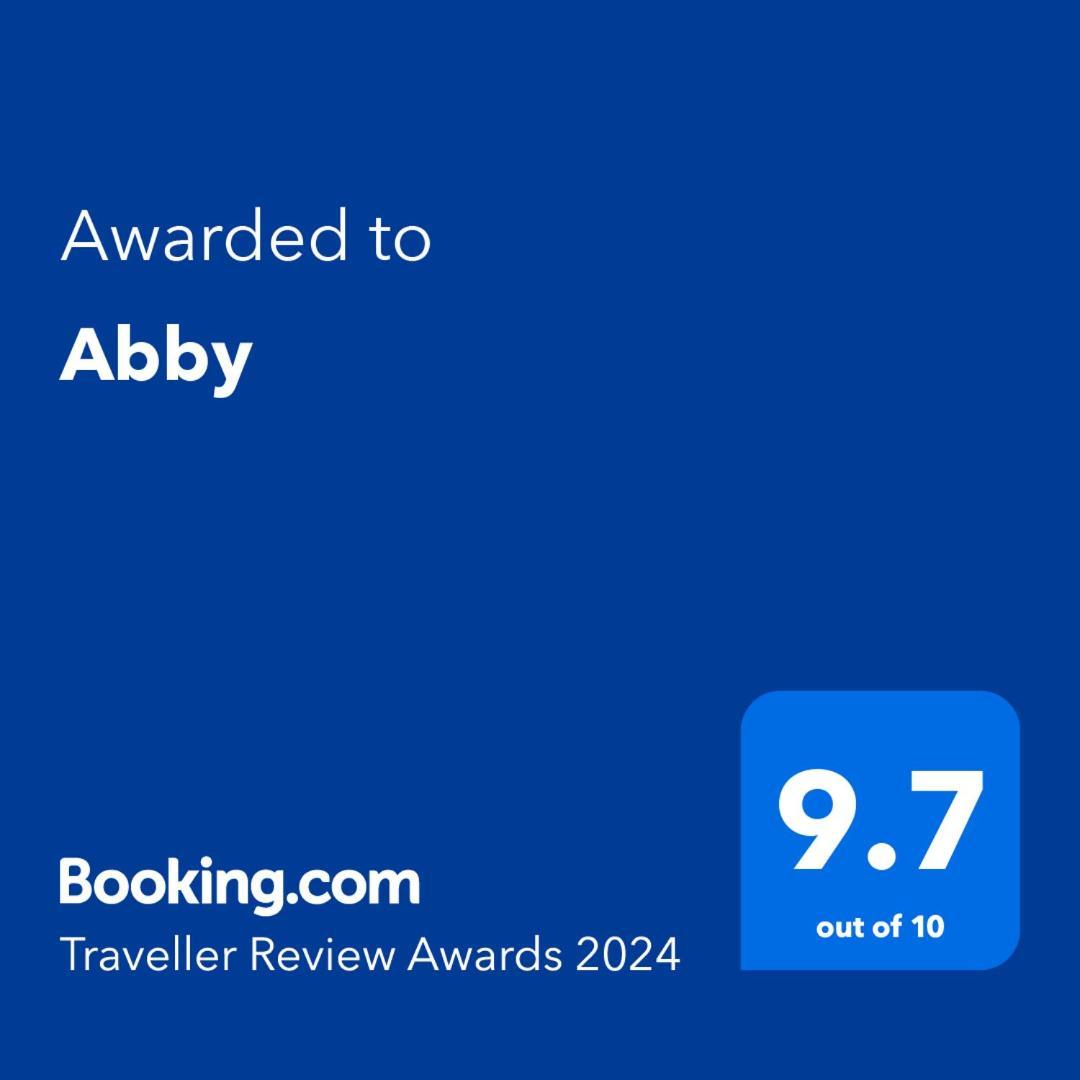Abby Apartment Câmpulung Moldovenesc Екстериор снимка